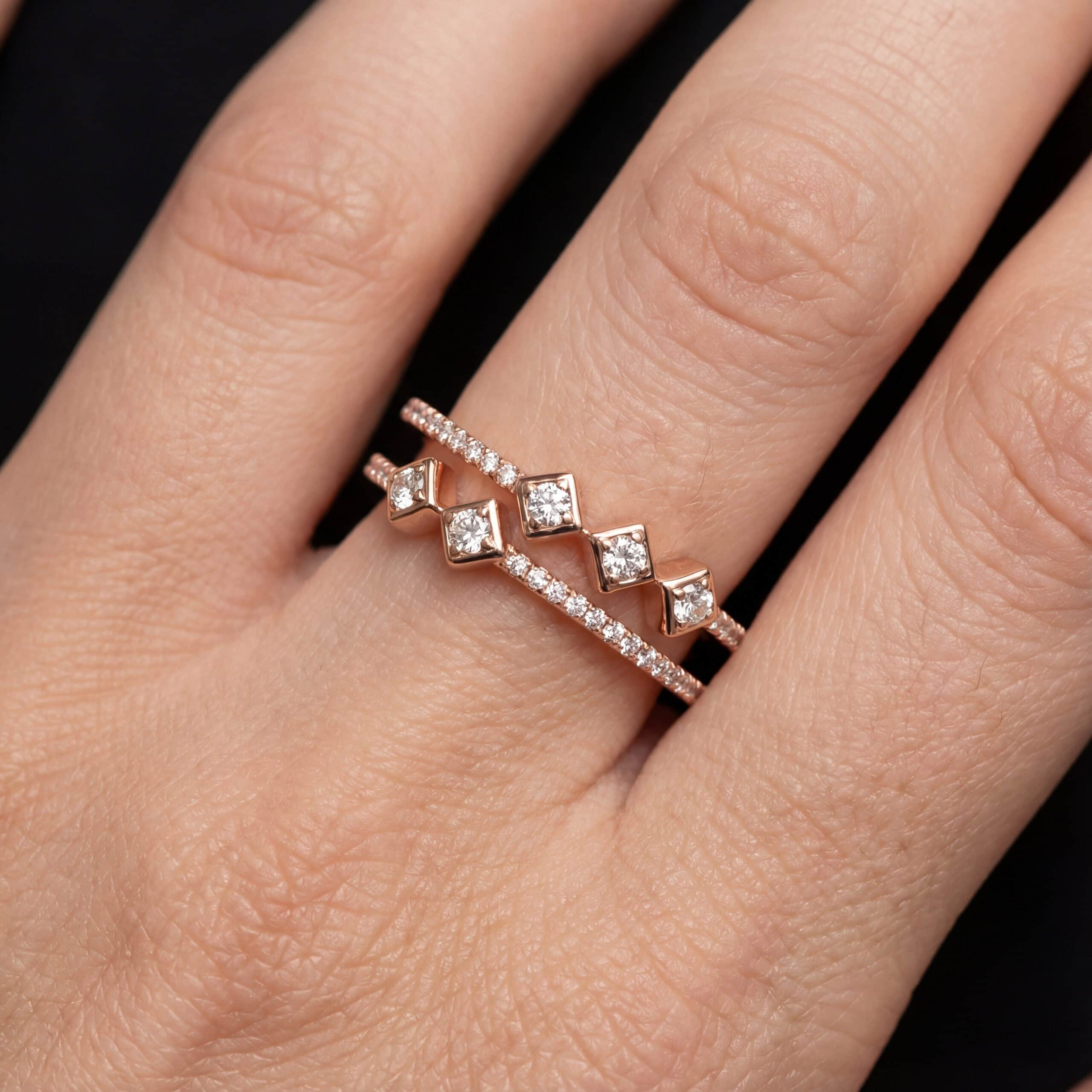 טבעת רבועים עם יהלומים