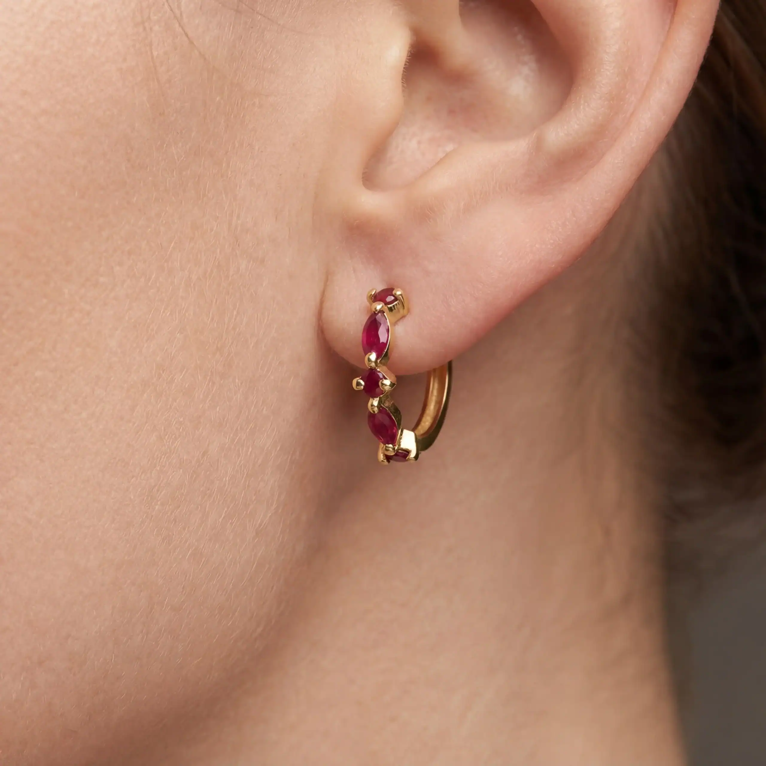 עגילי חישוק רובי